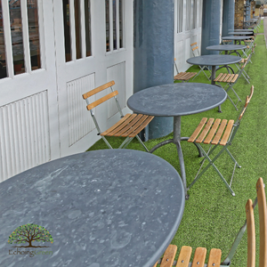artificial grass for restaurants and bars